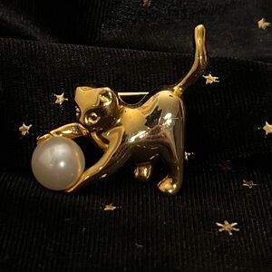 Vintage Cat w/ Faux Pearl Pin Brooch